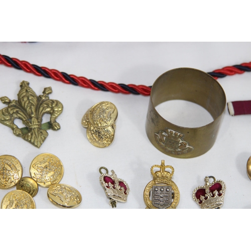 761 - QUANTITY OF MILITARY ITEMS INCLUDING CITATION, BADGES, BUTTONS ETC