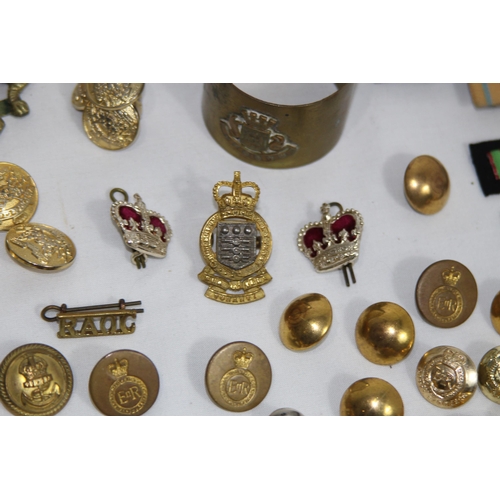 761 - QUANTITY OF MILITARY ITEMS INCLUDING CITATION, BADGES, BUTTONS ETC