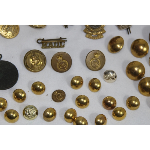761 - QUANTITY OF MILITARY ITEMS INCLUDING CITATION, BADGES, BUTTONS ETC
