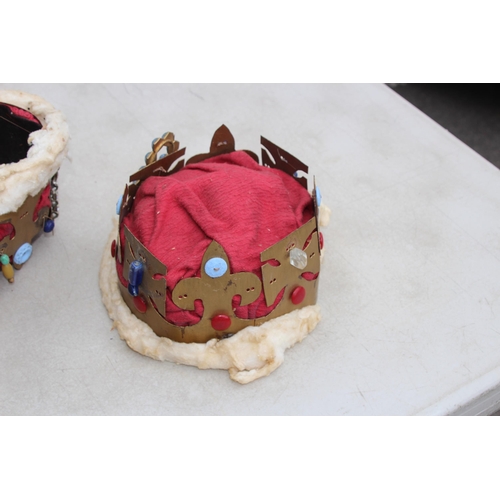 763 - 2 X RENACTMENT CROWNS AND SWORDS