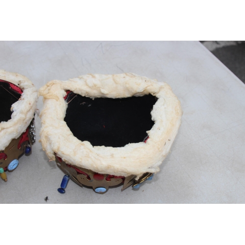 763 - 2 X RENACTMENT CROWNS AND SWORDS