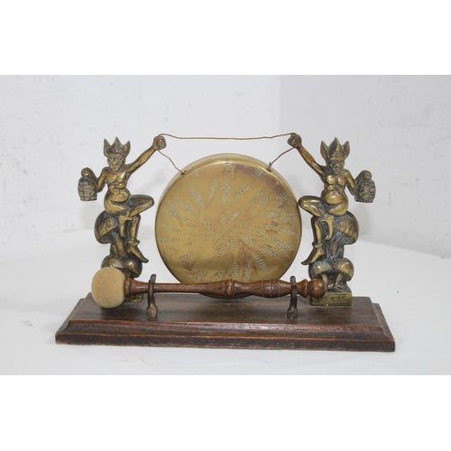 439 - VINTAGE GONG
28 X 18CM