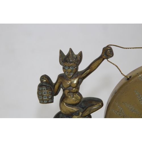 439 - VINTAGE GONG
28 X 18CM