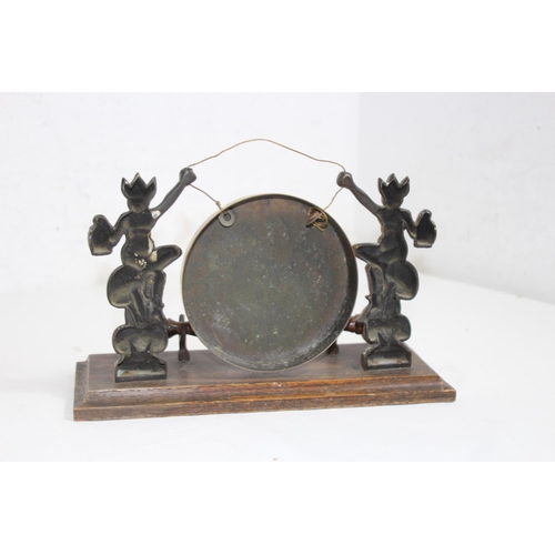439 - VINTAGE GONG
28 X 18CM