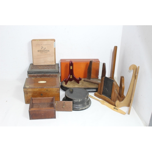 442 - GOOD BOX OF TREEN