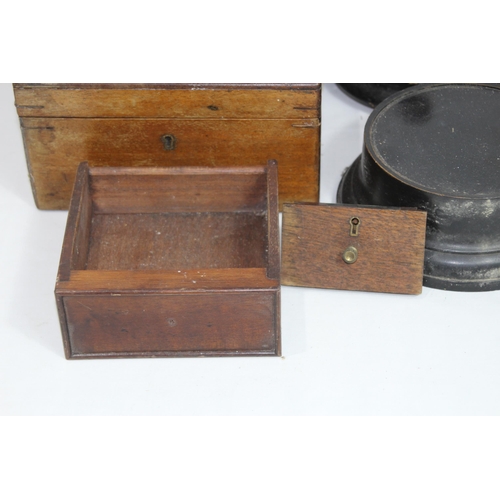 442 - GOOD BOX OF TREEN