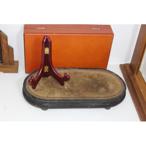 442 - GOOD BOX OF TREEN