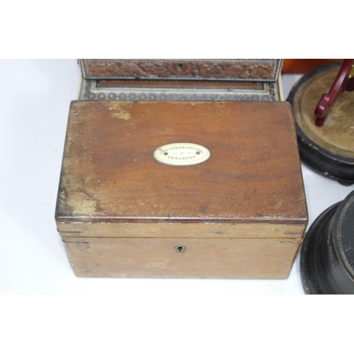442 - GOOD BOX OF TREEN