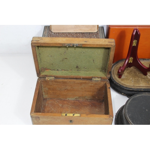 442 - GOOD BOX OF TREEN