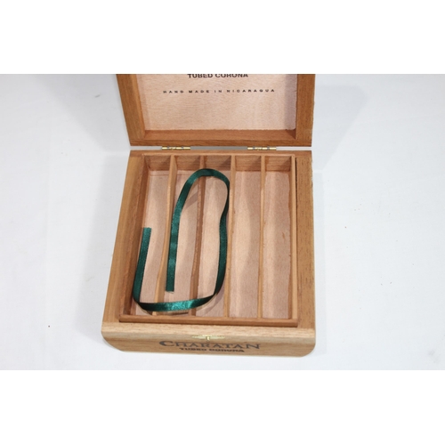 442 - GOOD BOX OF TREEN