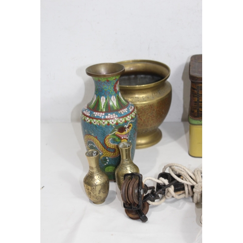 443 - GOOD BOX OF ASSORTED METALWARE INCLUDING BRONZE