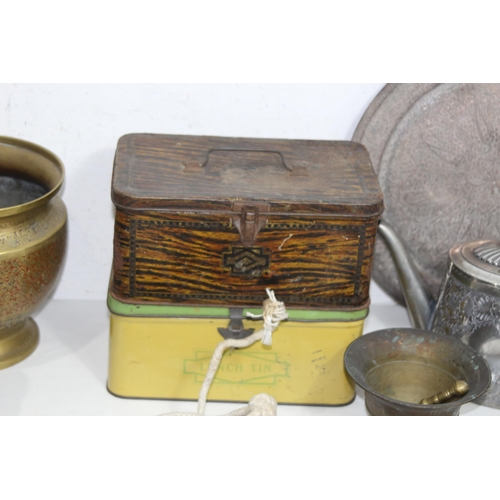 443 - GOOD BOX OF ASSORTED METALWARE INCLUDING BRONZE