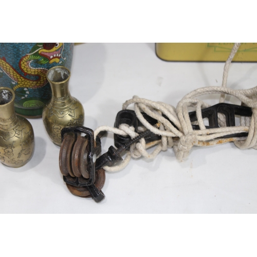 443 - GOOD BOX OF ASSORTED METALWARE INCLUDING BRONZE