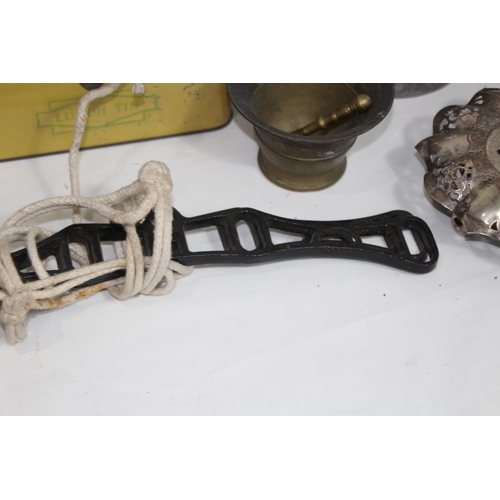443 - GOOD BOX OF ASSORTED METALWARE INCLUDING BRONZE