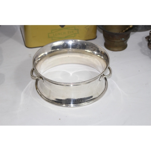 443 - GOOD BOX OF ASSORTED METALWARE INCLUDING BRONZE