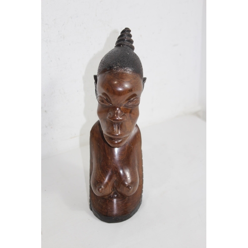447 - VINTAGE AFRICAN CARVED FEMALE FIGURE 
30.5CM