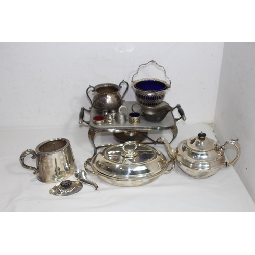 448 - GOOD BOX OF PLATED ITEMS