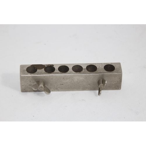 453 - QUANTITY OF 1900S MEWS MOULDS
15CM