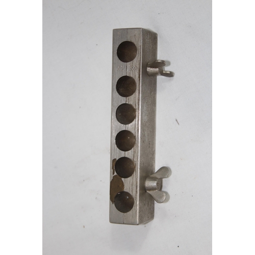 453 - QUANTITY OF 1900S MEWS MOULDS
15CM