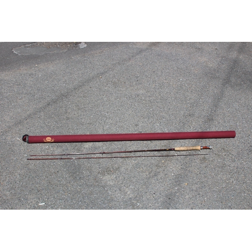 457 - PENN GOLD MEDAL 8FT GRAPHITE 2 PIECE FLY ROD 7 LINE