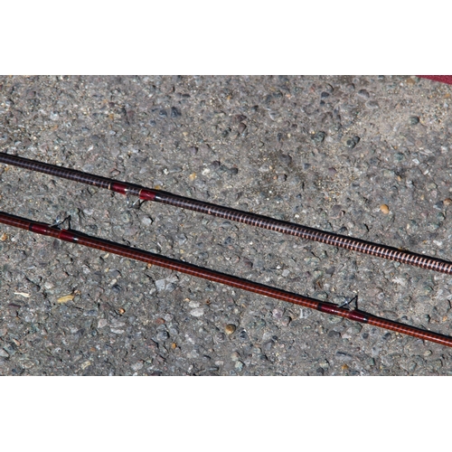 457 - PENN GOLD MEDAL 8FT GRAPHITE 2 PIECE FLY ROD 7 LINE
