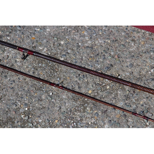 457 - PENN GOLD MEDAL 8FT GRAPHITE 2 PIECE FLY ROD 7 LINE