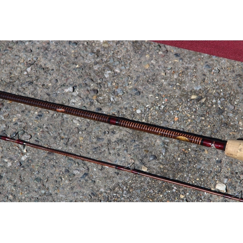 457 - PENN GOLD MEDAL 8FT GRAPHITE 2 PIECE FLY ROD 7 LINE
