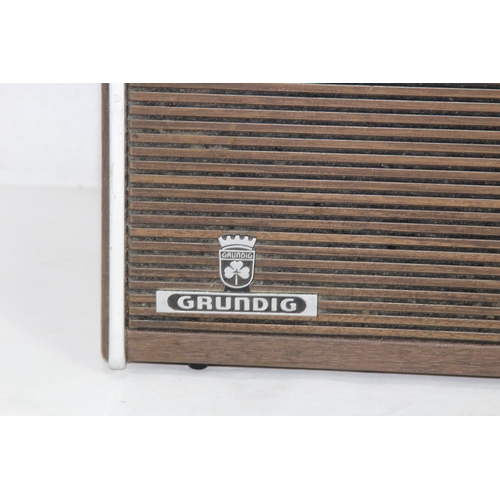 729 - GRUNDIG YACHT-BOY RADIO
