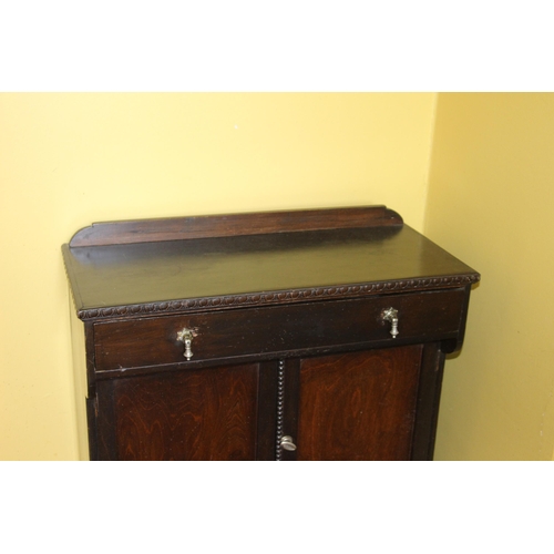 33 - HALL UNIT
63 X 32 X 95CM