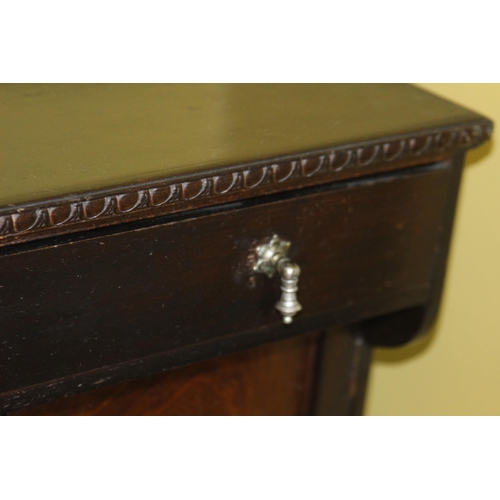 33 - HALL UNIT
63 X 32 X 95CM