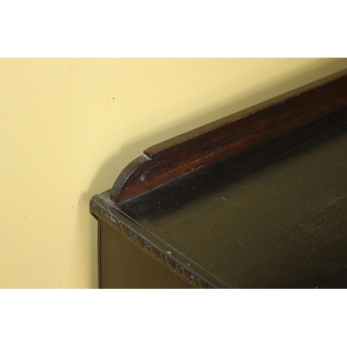 33 - HALL UNIT
63 X 32 X 95CM