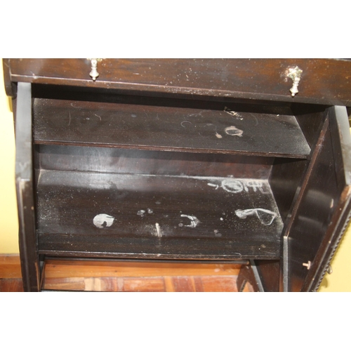 33 - HALL UNIT
63 X 32 X 95CM