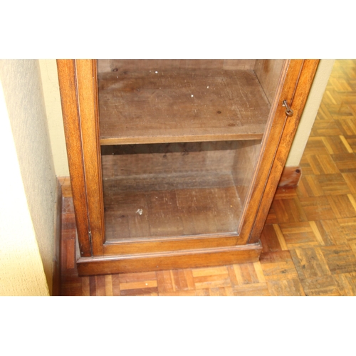 35 - ANTIQUE DISPLAY CASE
80 X 36 X 128CM