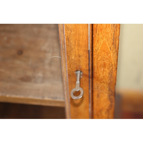 35 - ANTIQUE DISPLAY CASE
80 X 36 X 128CM