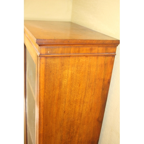 35 - ANTIQUE DISPLAY CASE
80 X 36 X 128CM
