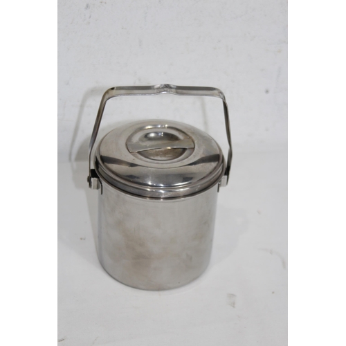 437 - QUANTITY OF CAMPING COOKING POTS