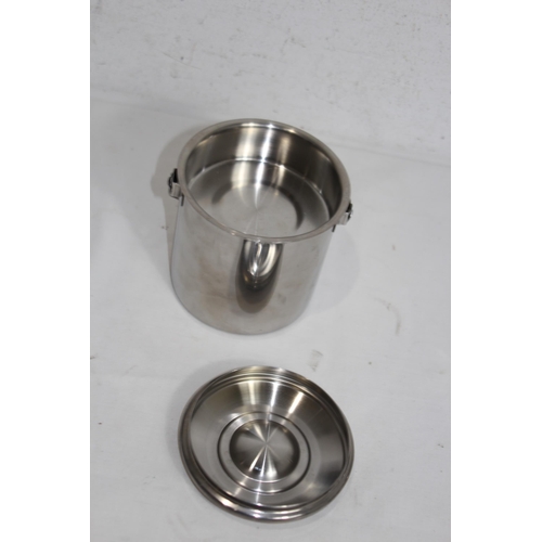 437 - QUANTITY OF CAMPING COOKING POTS