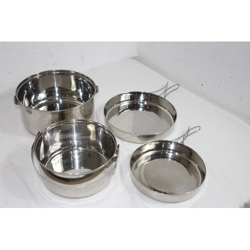 437 - QUANTITY OF CAMPING COOKING POTS