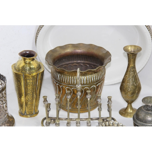 451 - QUANTITY OF MISCELLANEOUS METALWARE