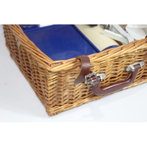 462 - PICNIC BASKET AND CONTENTS PLUS ONE OTHER
39 X 37 X 20CM