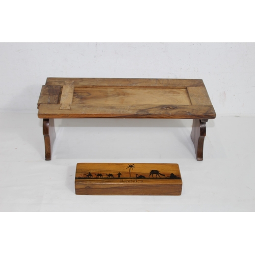 465 - VINTAGE OLIVE WOOD SLIDING BOOK SHELF AND PENCIL BOX
36 X 16 X 15CM