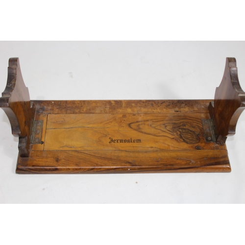465 - VINTAGE OLIVE WOOD SLIDING BOOK SHELF AND PENCIL BOX
36 X 16 X 15CM