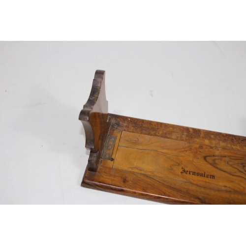 465 - VINTAGE OLIVE WOOD SLIDING BOOK SHELF AND PENCIL BOX
36 X 16 X 15CM
