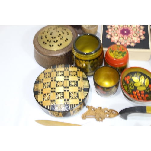 468 - QUANTITY OF TREEN