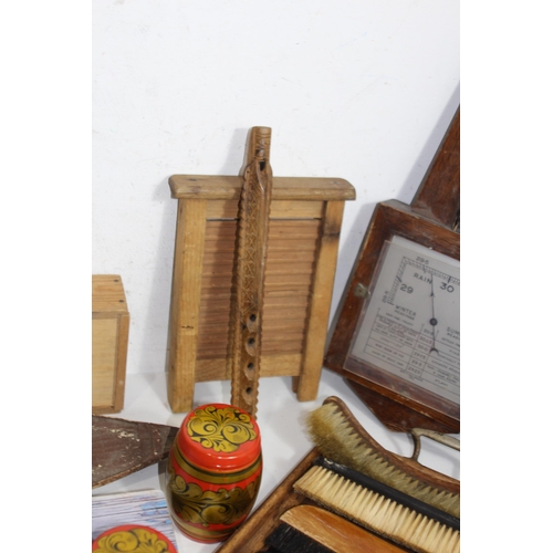 468 - QUANTITY OF TREEN