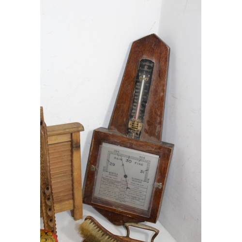 468 - QUANTITY OF TREEN