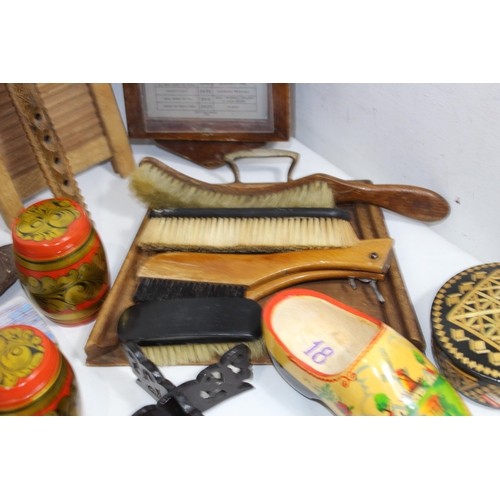 468 - QUANTITY OF TREEN