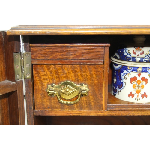 471 - VINTAGE SMOKERS CABINET
30 X 22 X 27CM