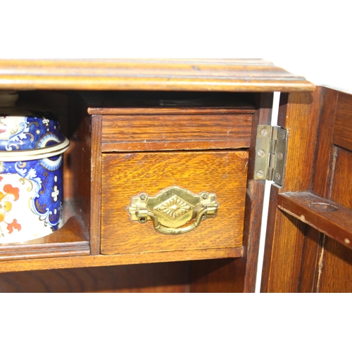 471 - VINTAGE SMOKERS CABINET
30 X 22 X 27CM