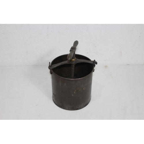 472 - VINTAGE FRUIT PRESS
22CM